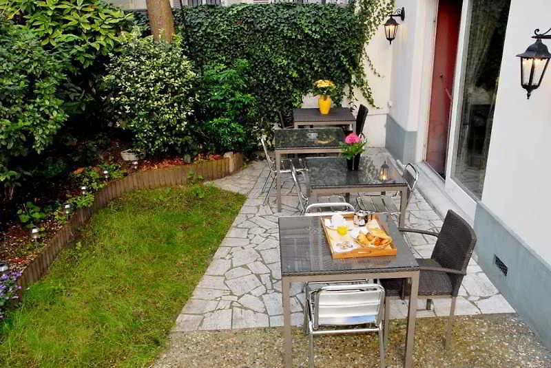 Logis Hotel Jardin De Villiers París