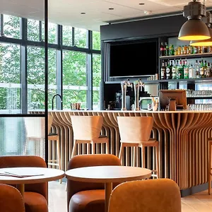 Hotel Porte Des Lilas, París