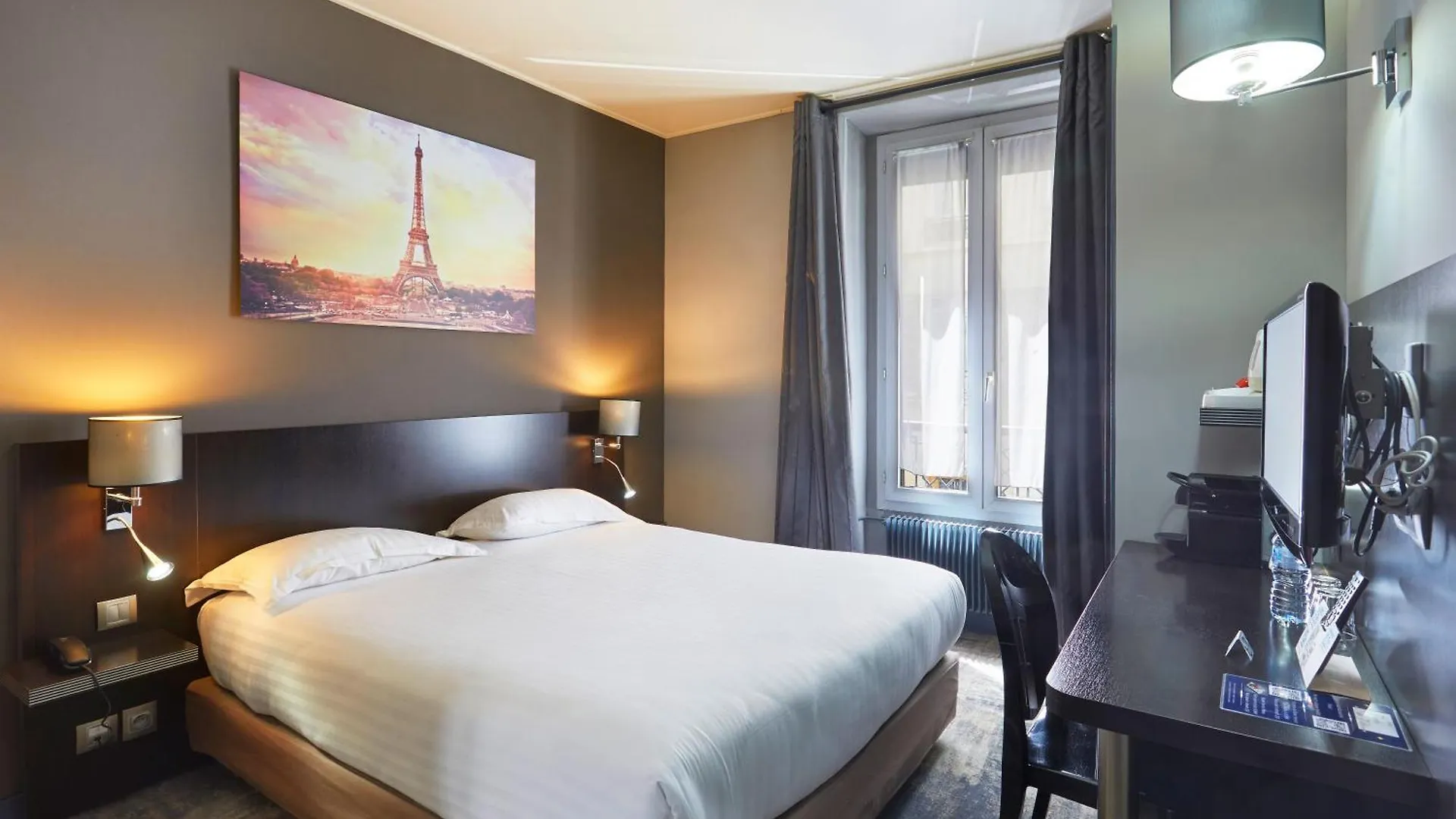 ***  Logis Hotel Jardin De Villiers Paris France