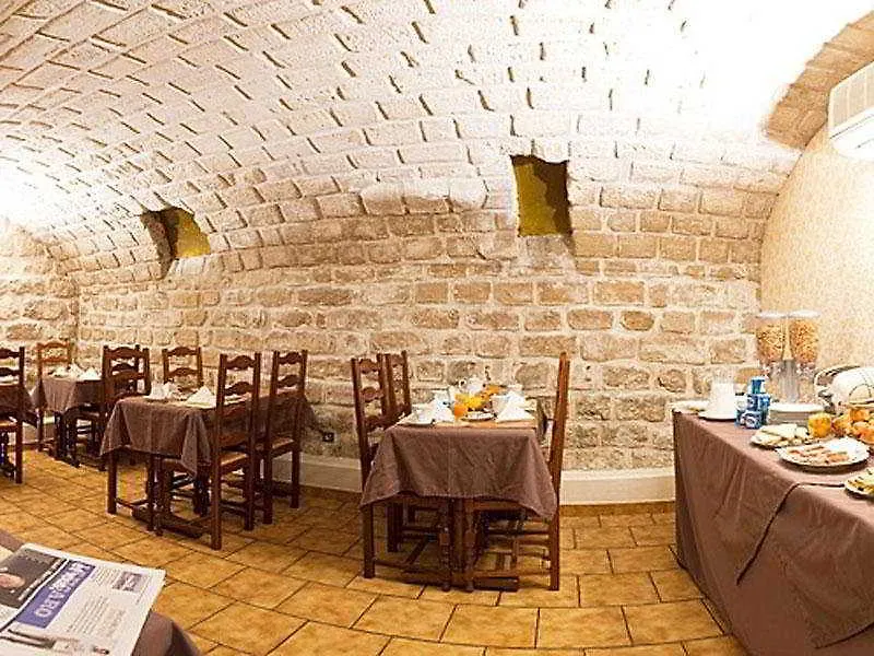 Logis Hotel Jardin De Villiers Paryż
