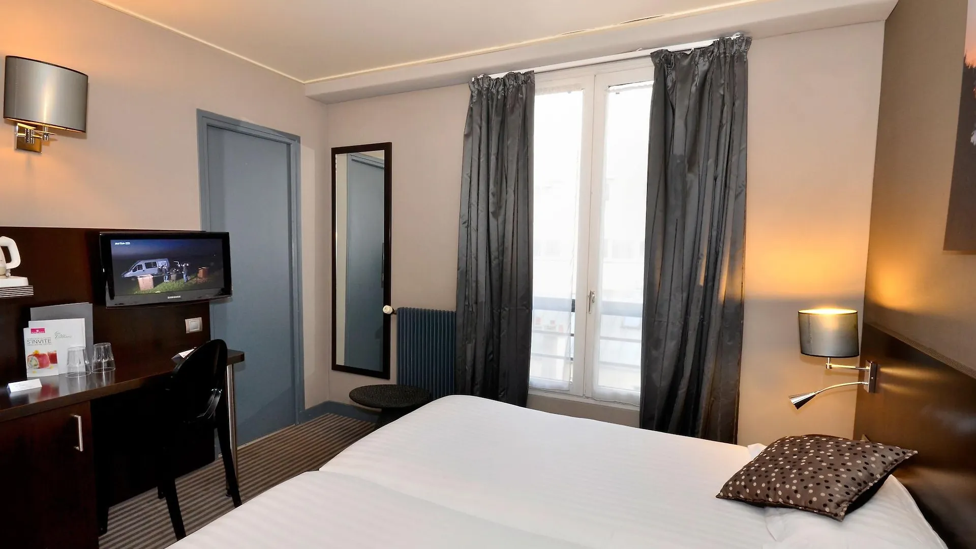 ***  Logis Hotel Jardin De Villiers Париж Франция