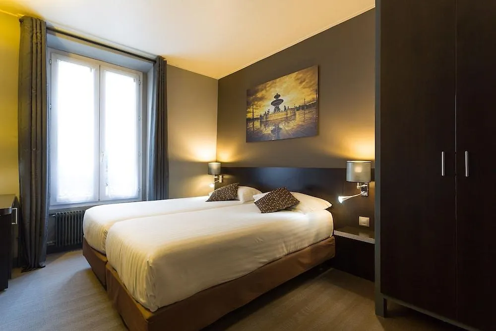 ***  Logis Hotel Jardin De Villiers Париж Франция
