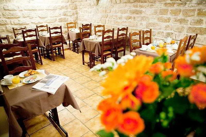Logis Hotel Jardin De Villiers Париж